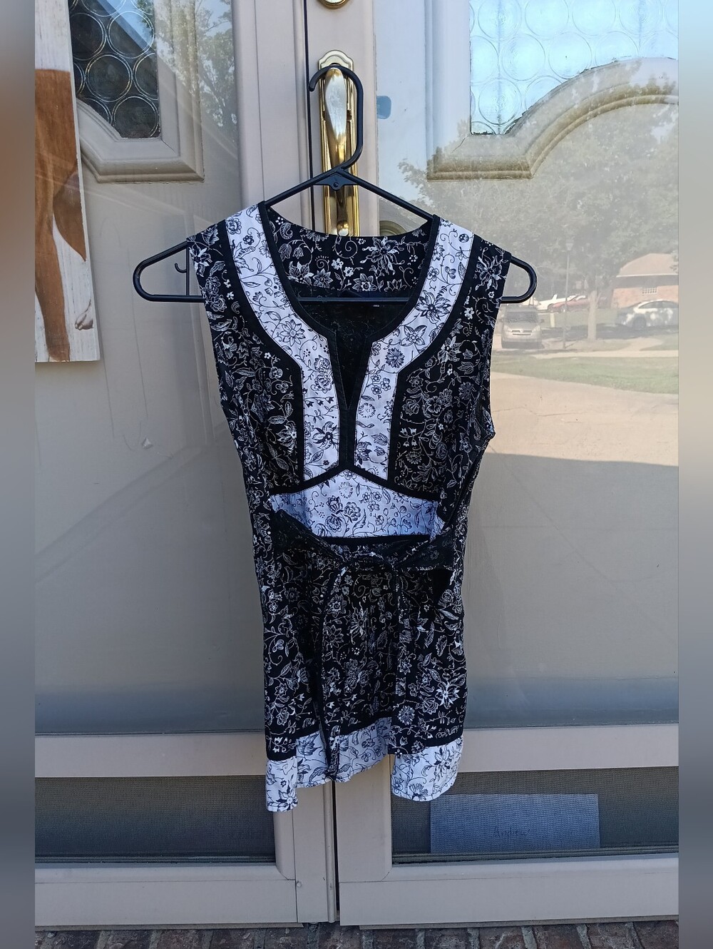Sonoma Black-and-White Floral Sleveless Blouse (Small Petite)